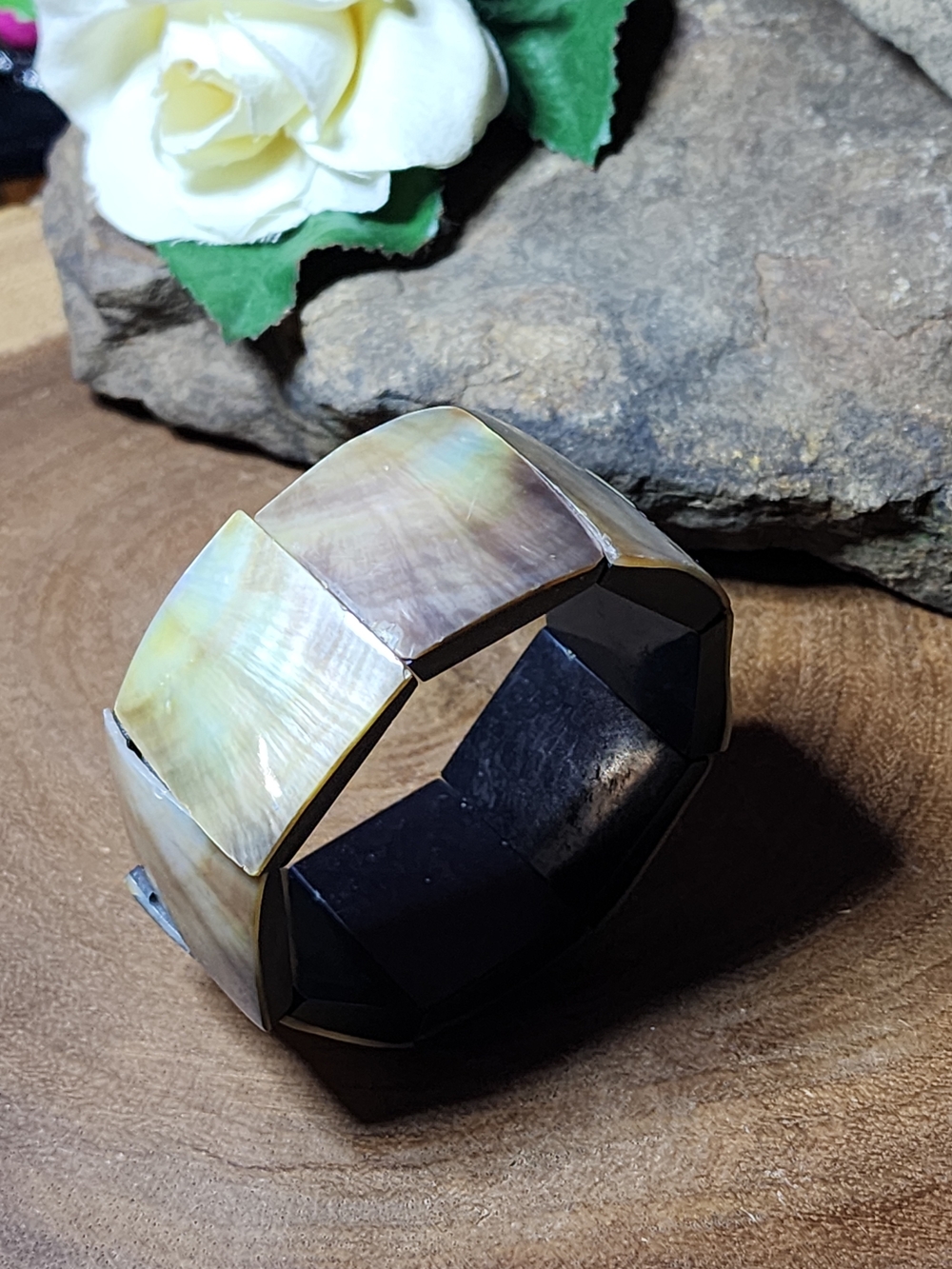 Shell Inlay Stretch Bracelet